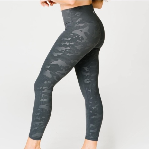 ISO Zyia Battleship Camo - Picture 2 of 3